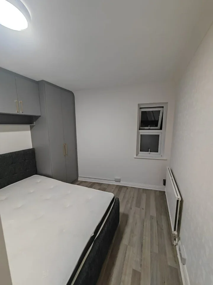 Room Westfield Drive in Greater London