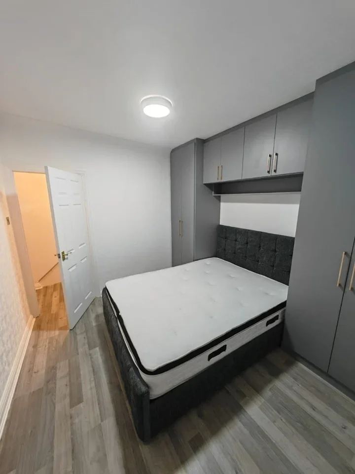 Room Westfield Drive in Greater London