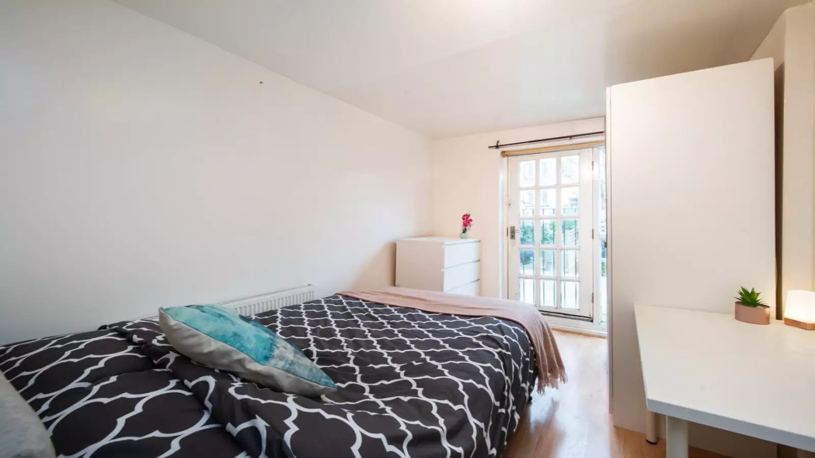 Room Marlborough Road in Greater London