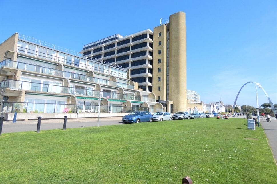Flat The Leas in Folkestone and Hythe District