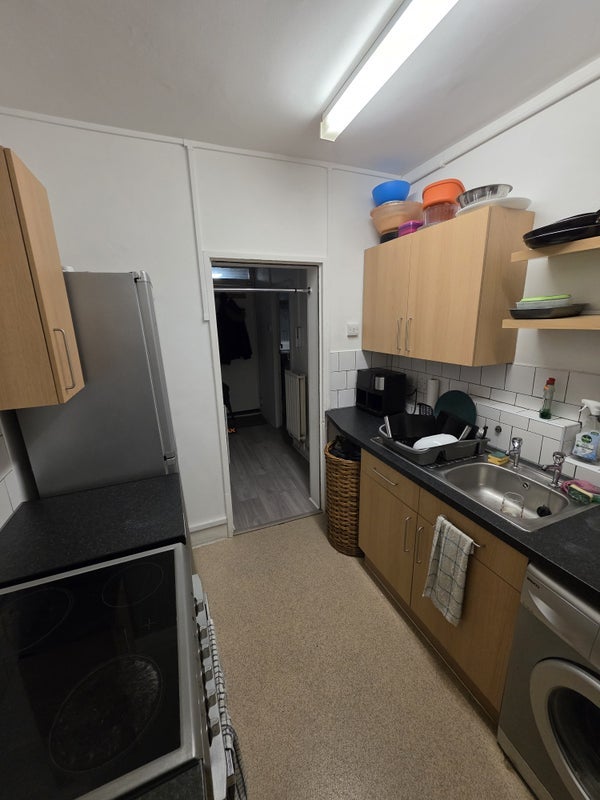 Room Waterloo Road in Greater London