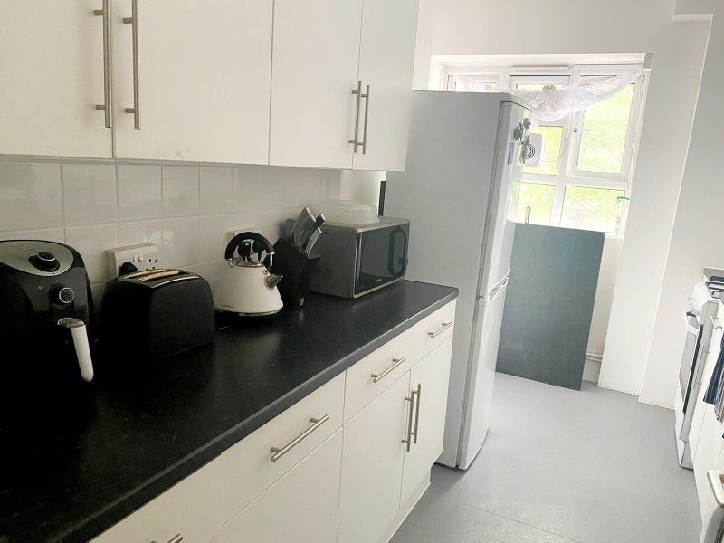 Room Waterloo Road in Greater London