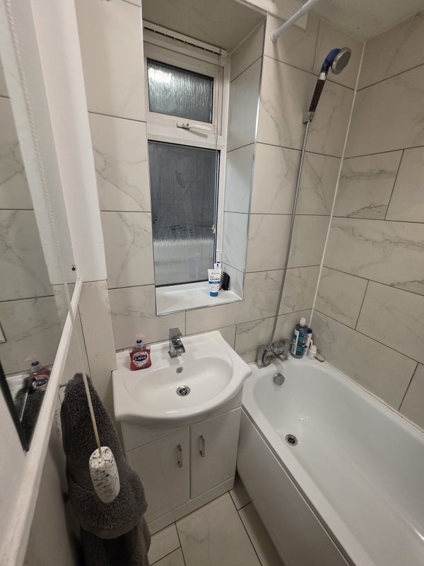 Room Waterloo Road in Greater London