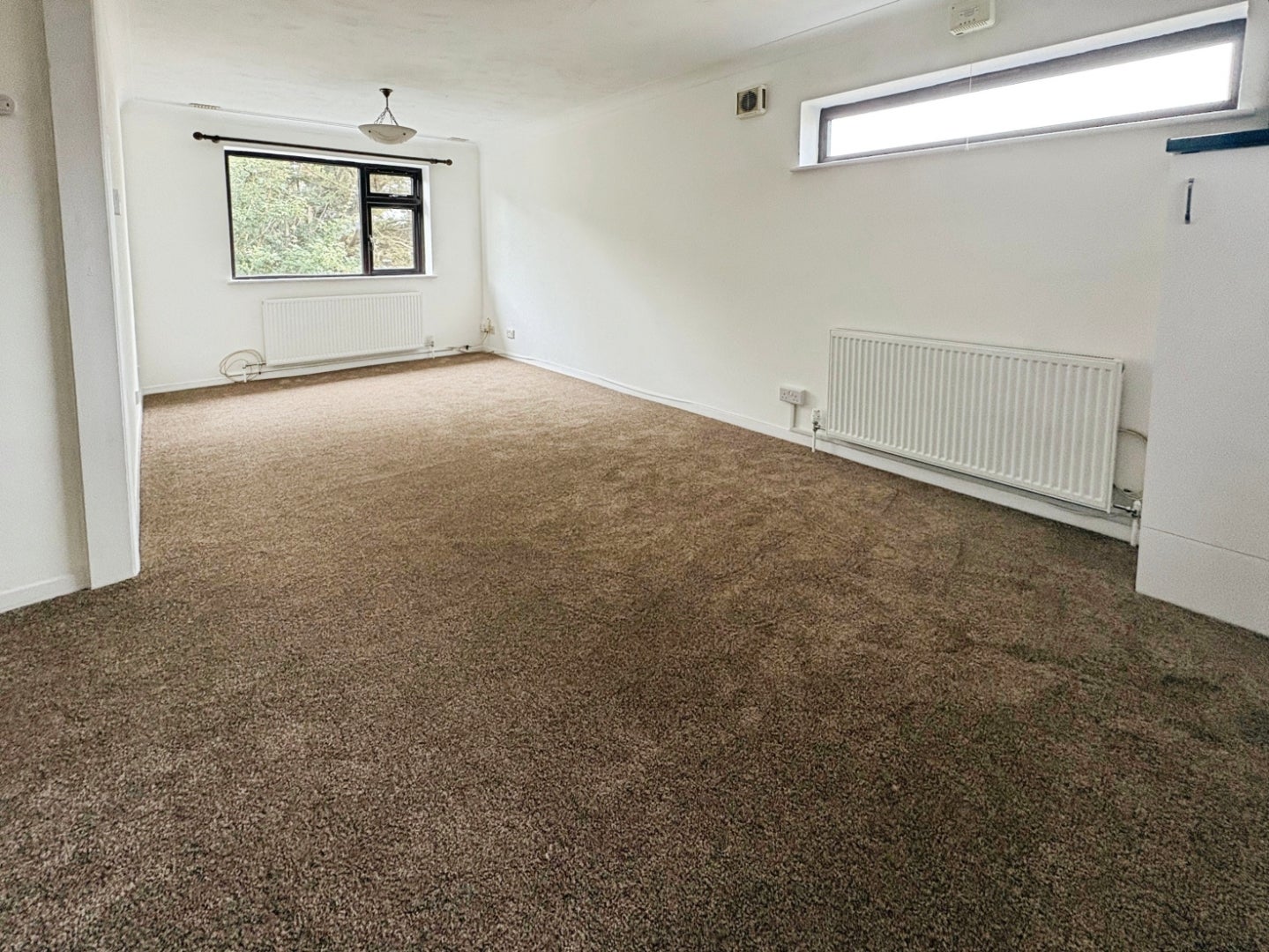 Flat Lonsdale Road in Southend-on-Sea