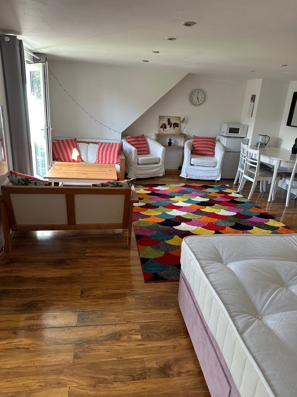 Room Rosedene Avenue in Greater London