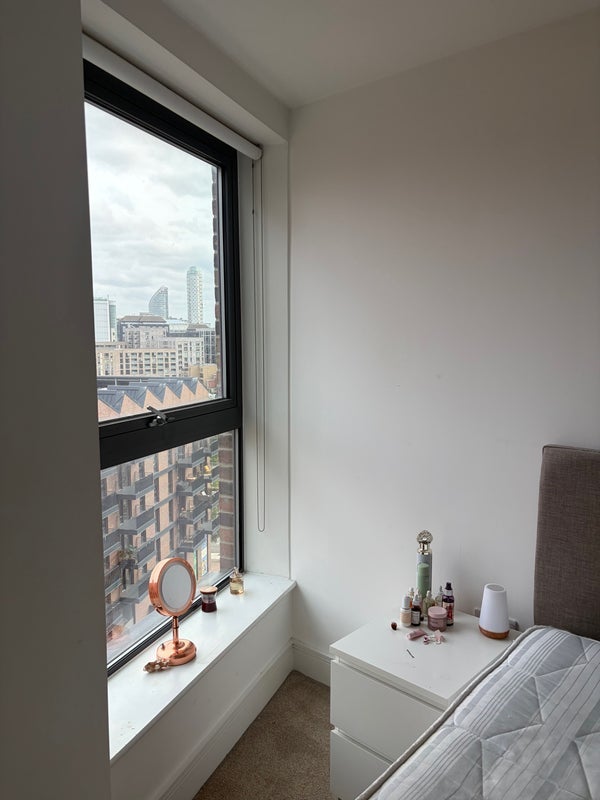 Room Leven Road in Greater London