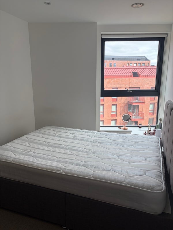 Room Leven Road in Greater London