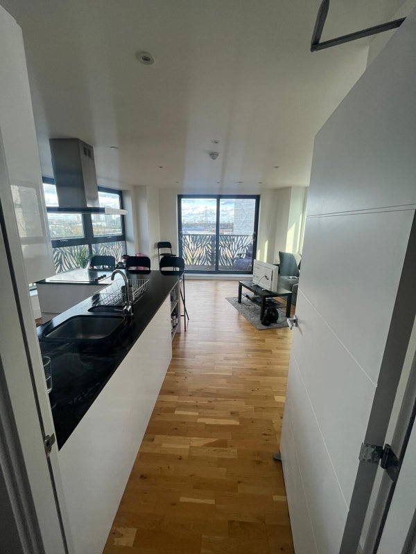 Room Leven Road in Greater London