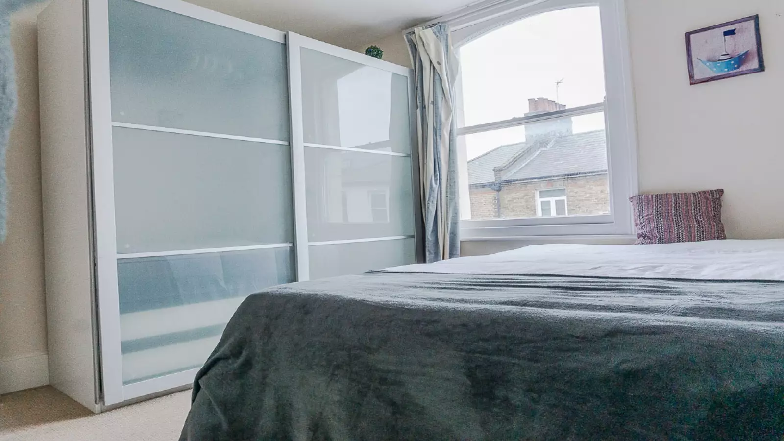 Room Barnwell Road in Greater London