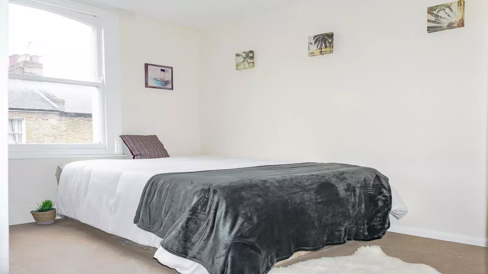 Room Barnwell Road in Greater London