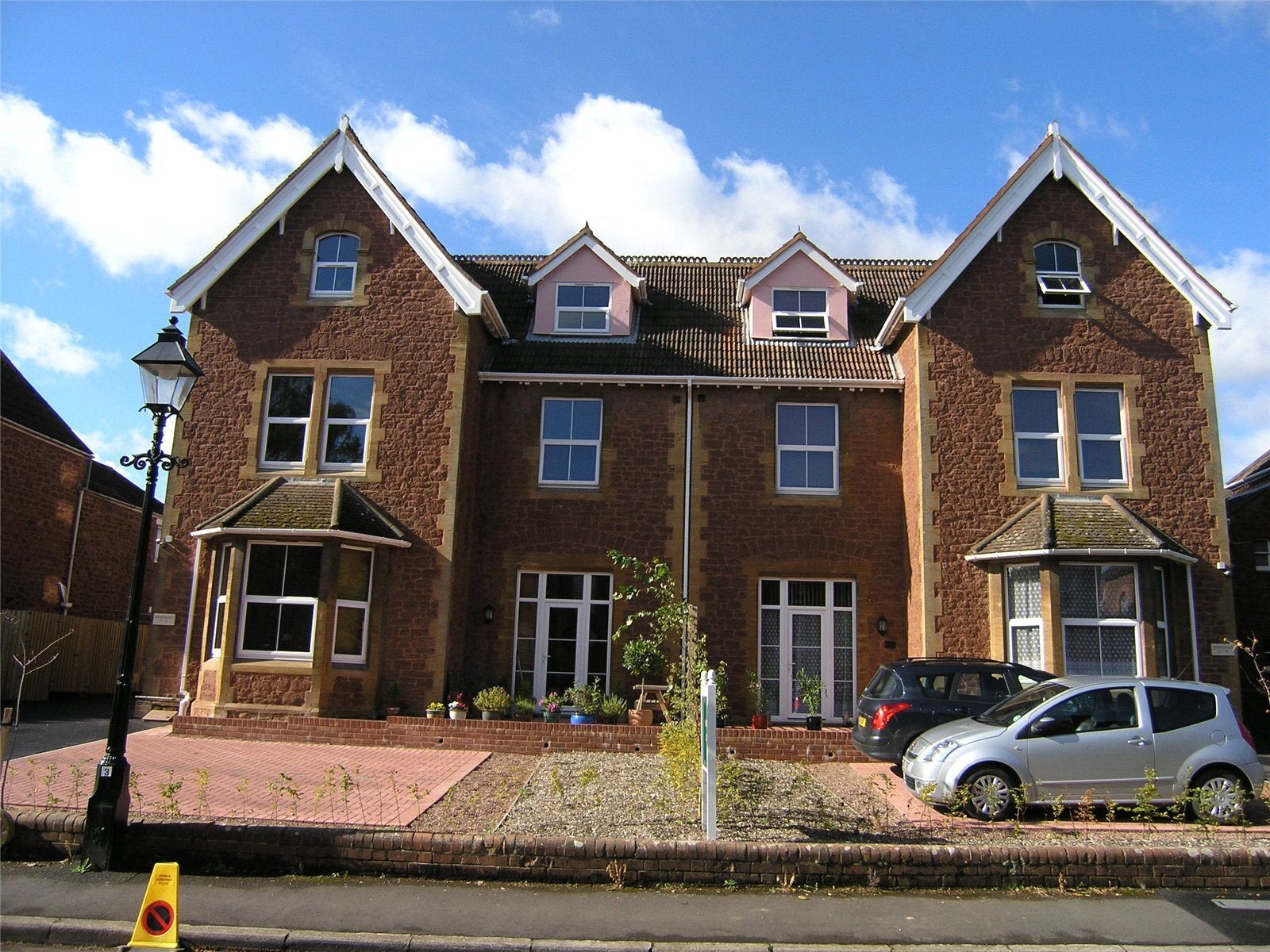 Flat Long Row in Amber Valley