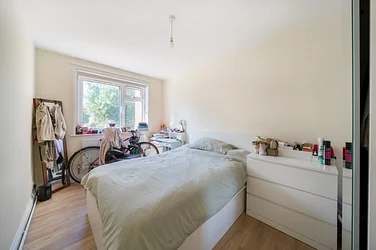 Flat Friern Road in Greater London
