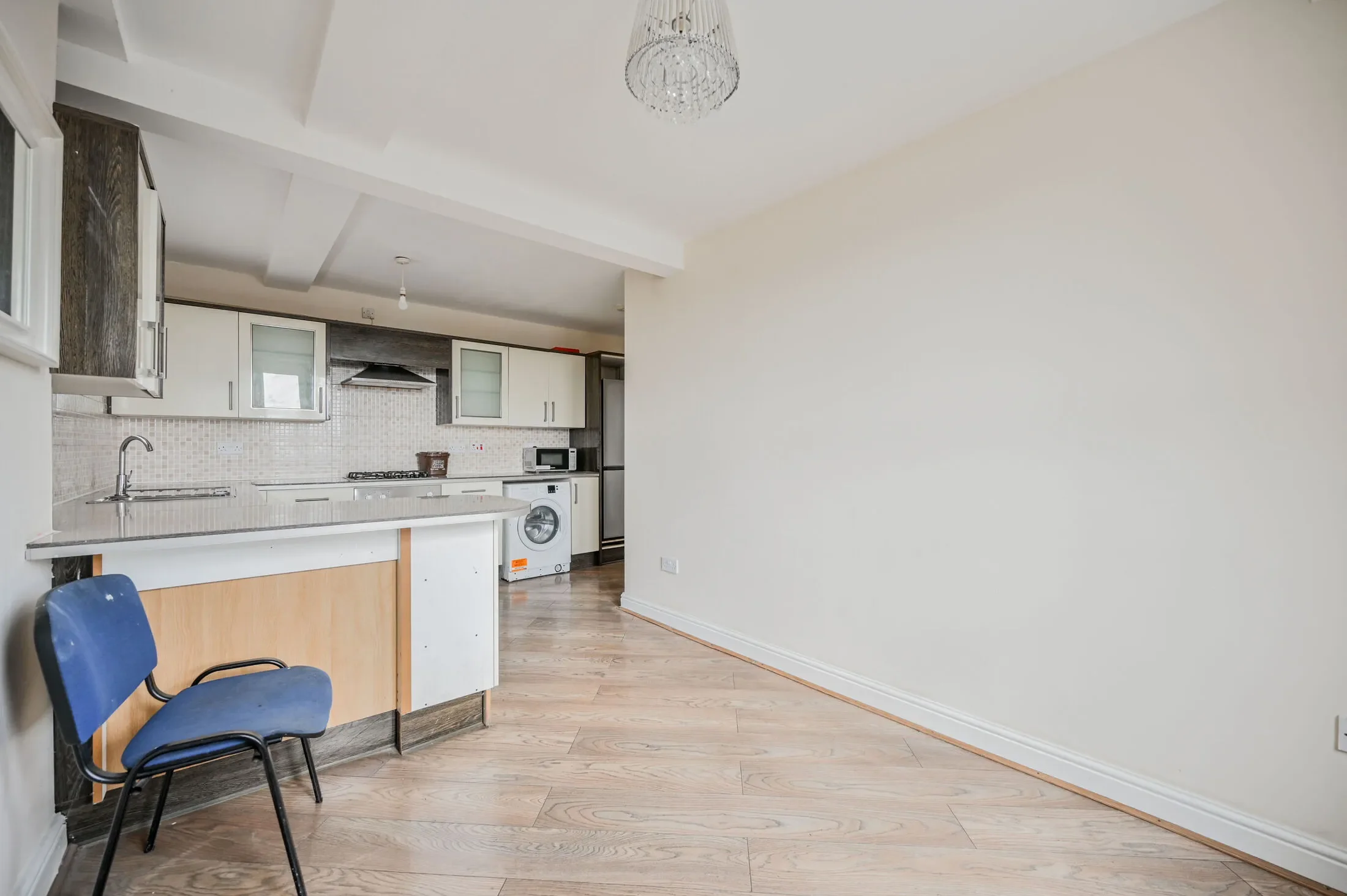 Flat Cann Hall Road in Greater London