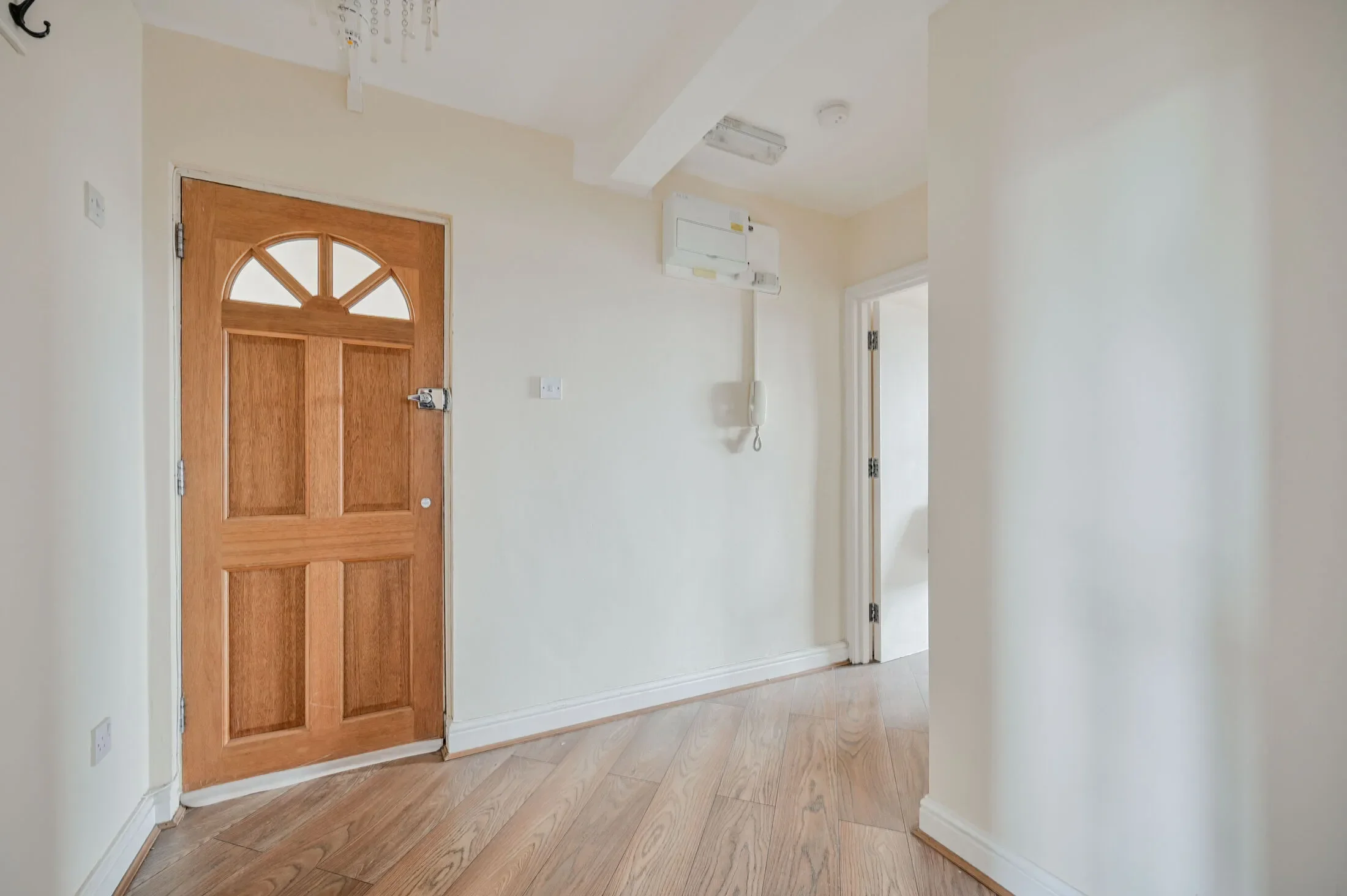 Flat Cann Hall Road in Greater London