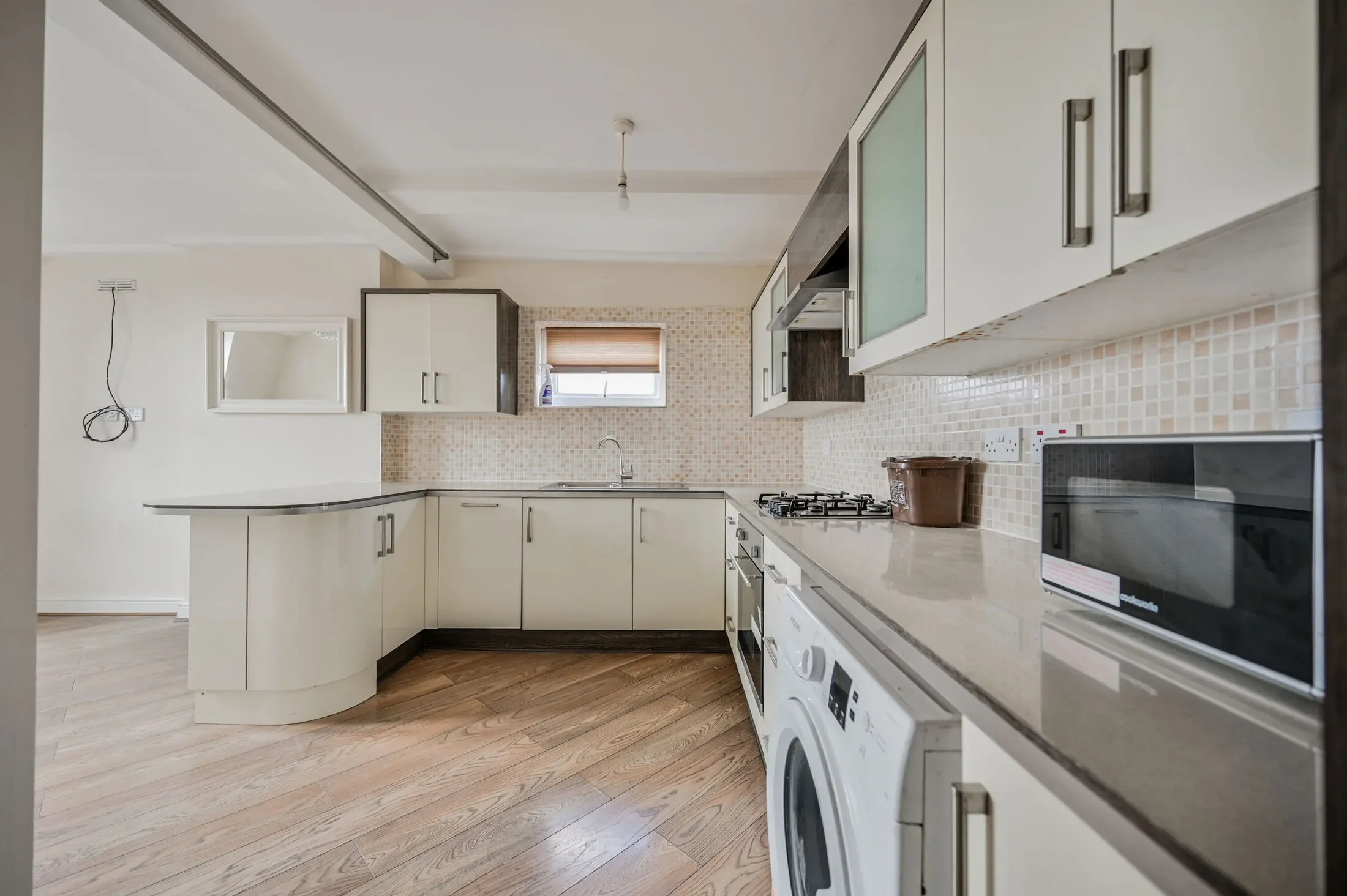 Flat Cann Hall Road in Greater London