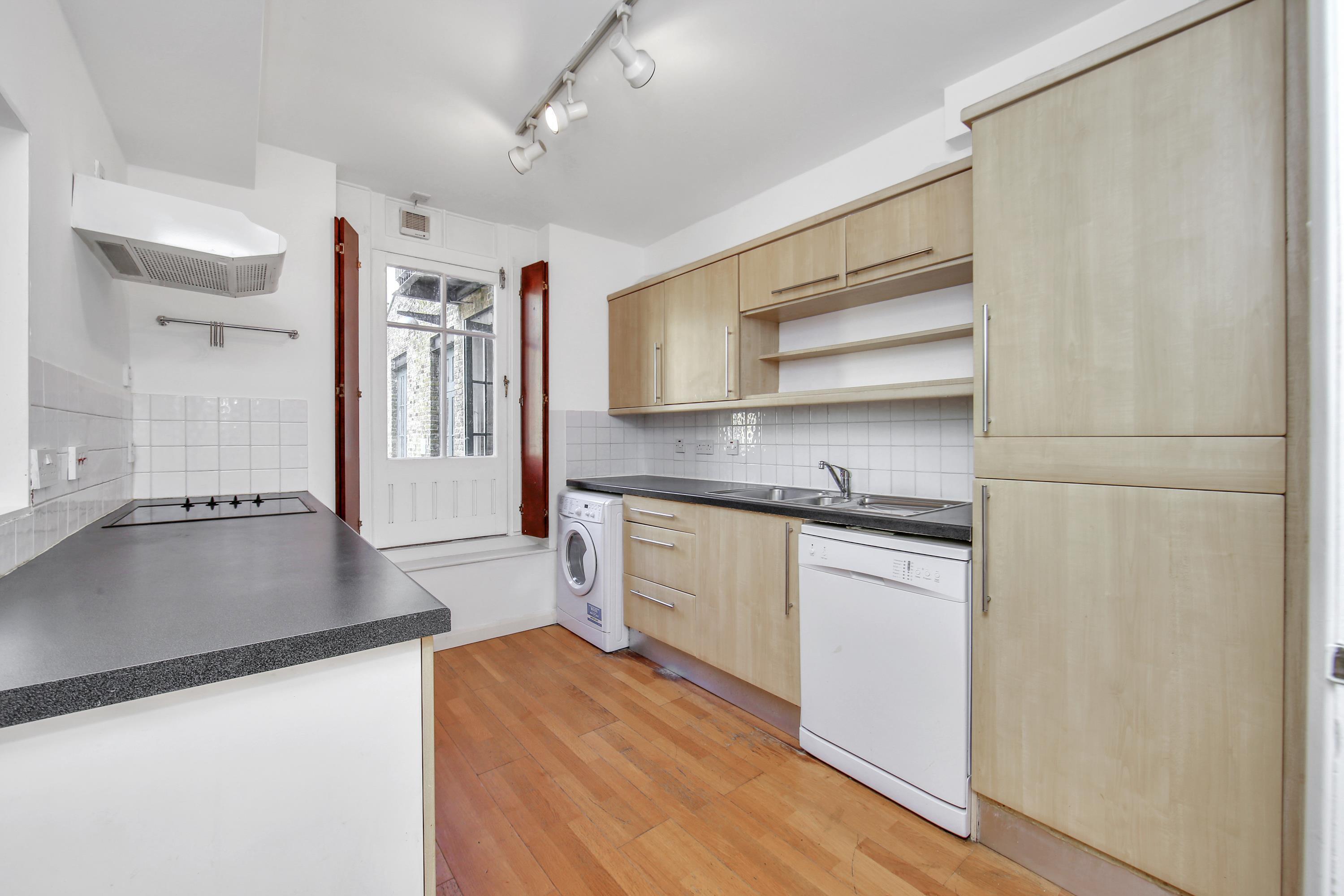 Flat Cahir Street in Greater London