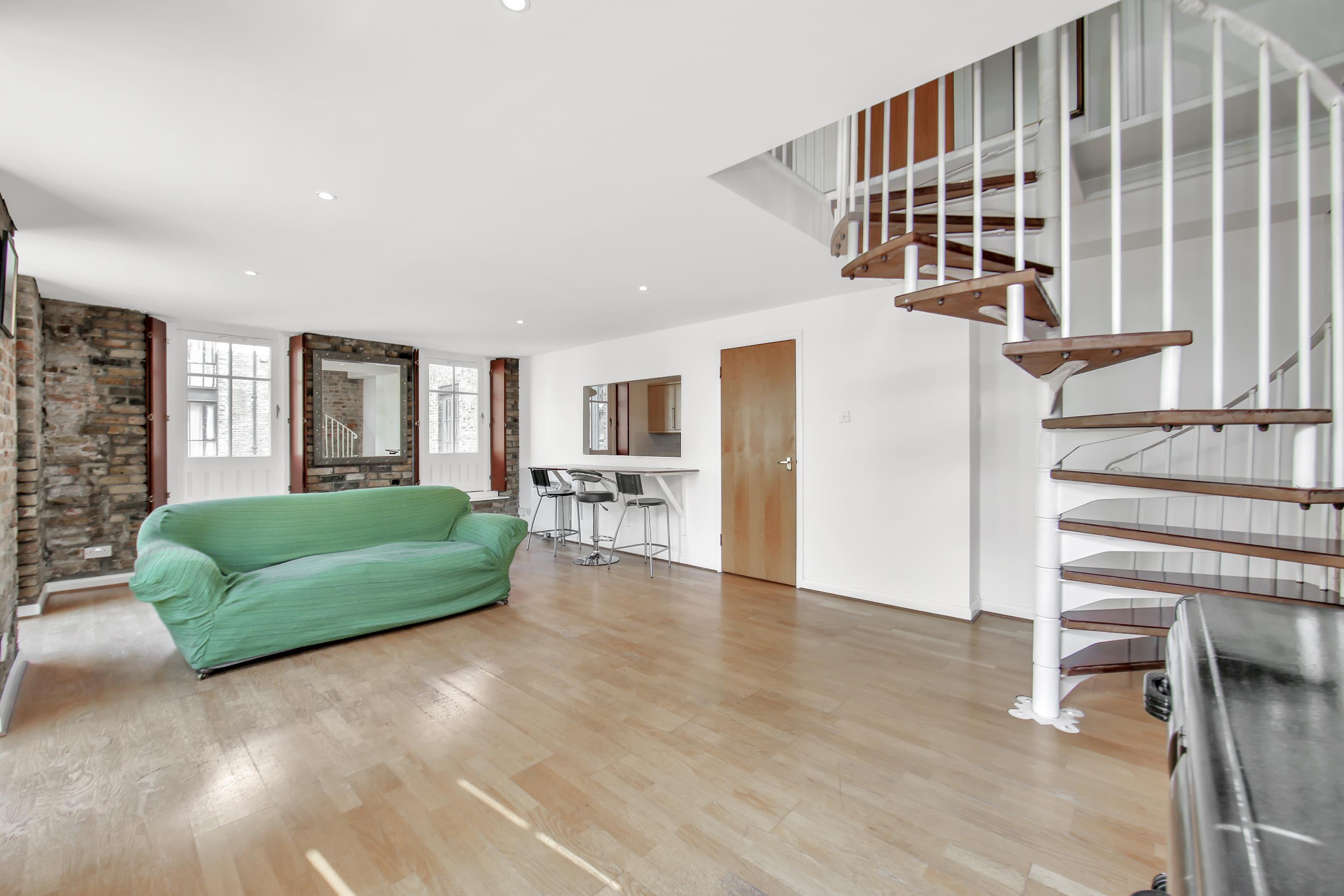 Flat Cahir Street in Greater London