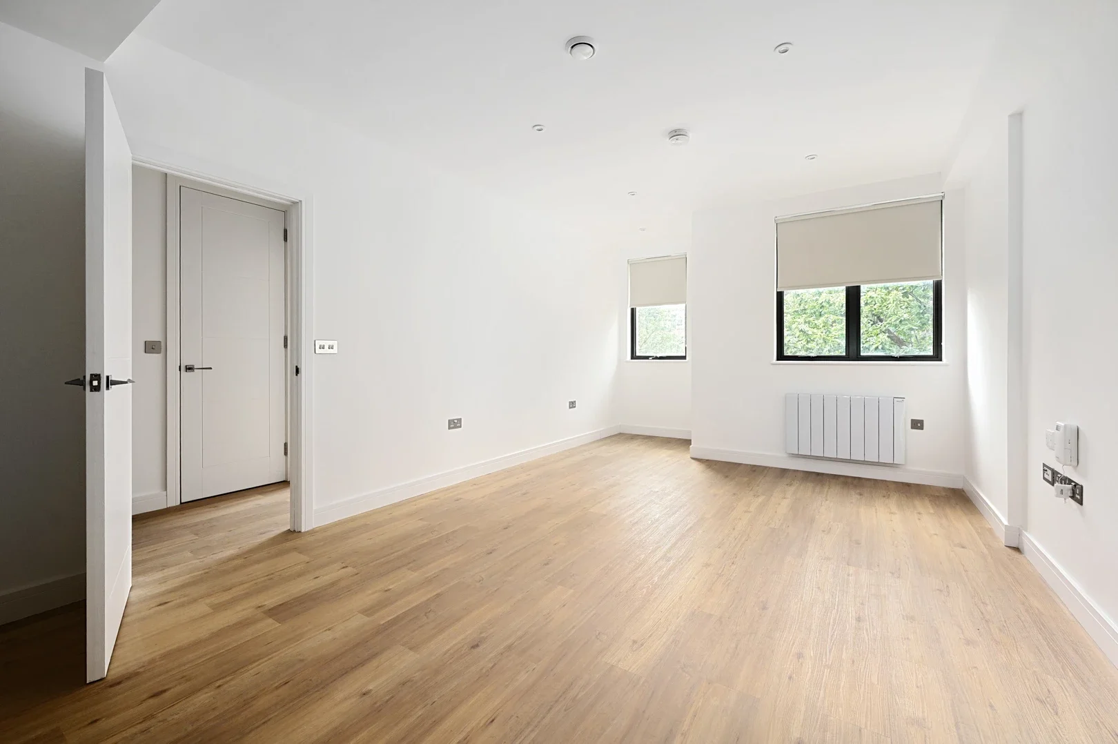 Flat Farnborough Road in Rushmoor