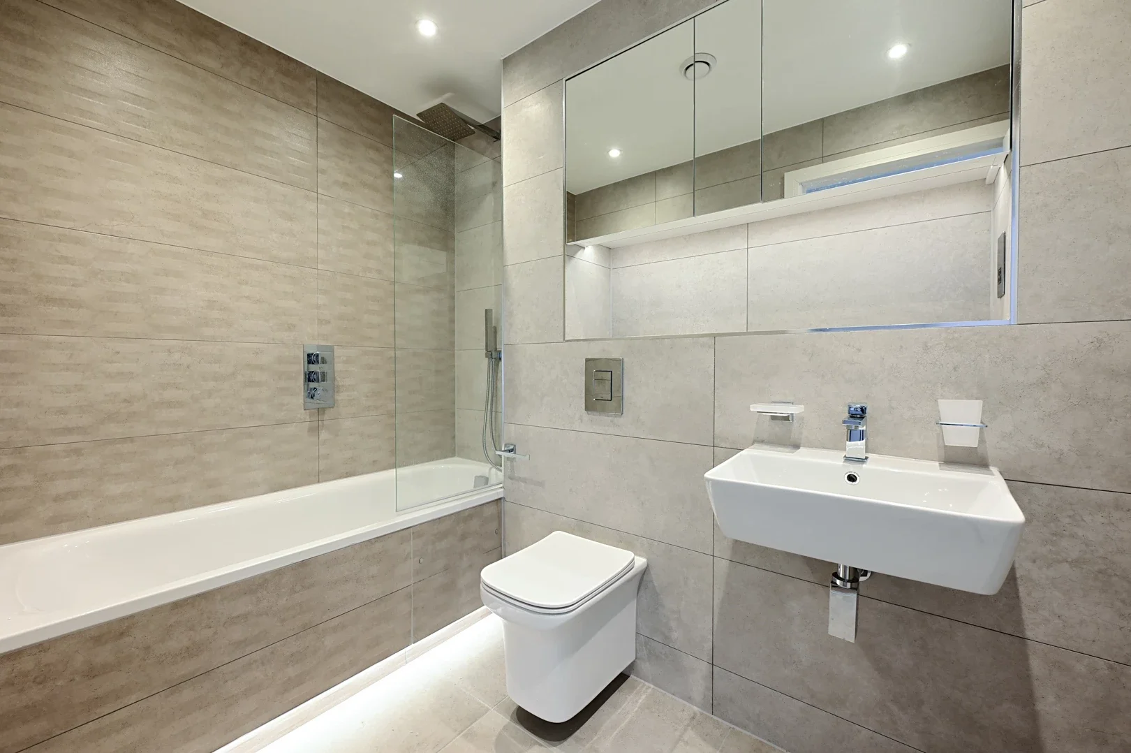 Flat Farnborough Road in Rushmoor