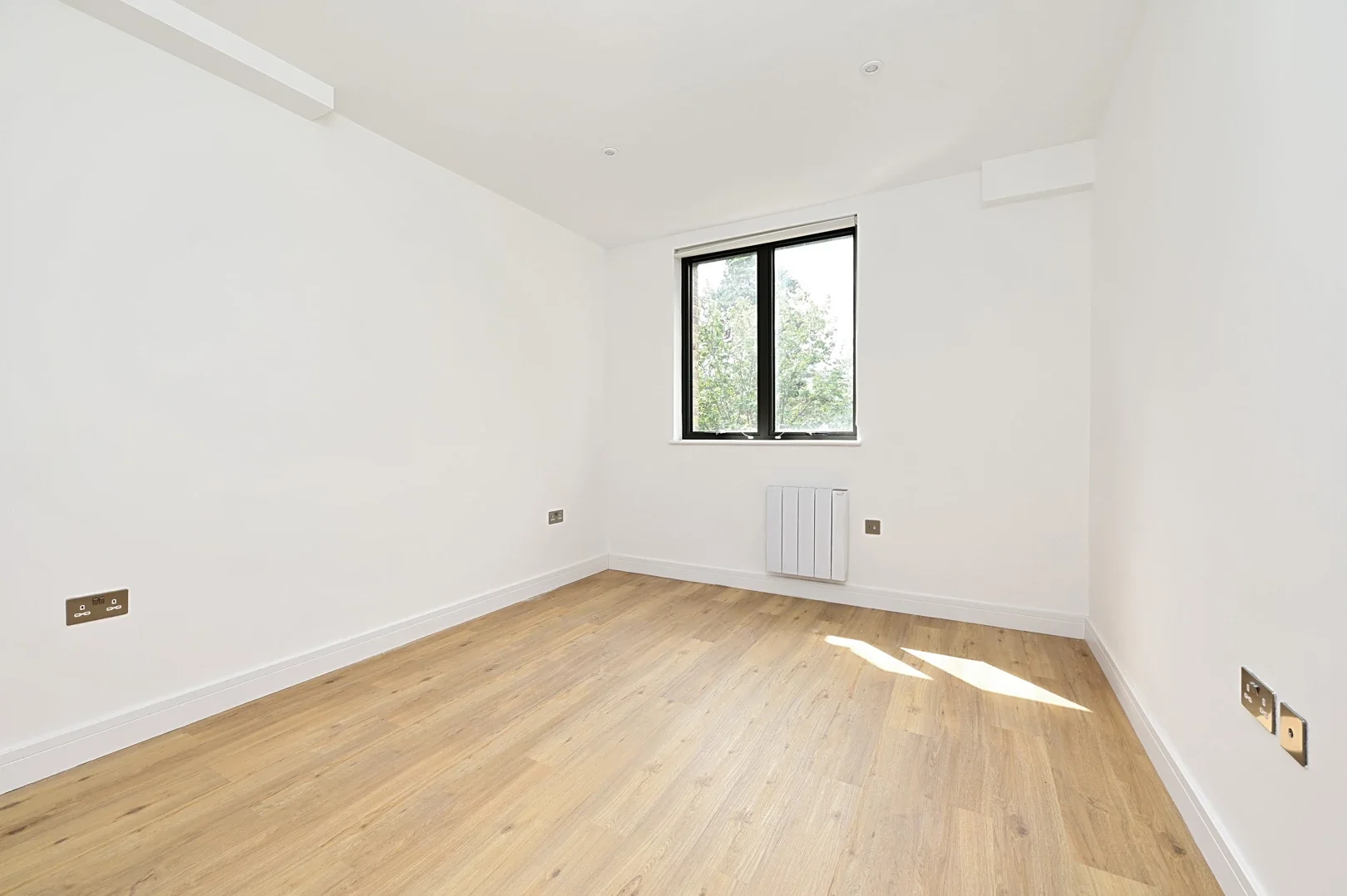 Flat Farnborough Road in Rushmoor