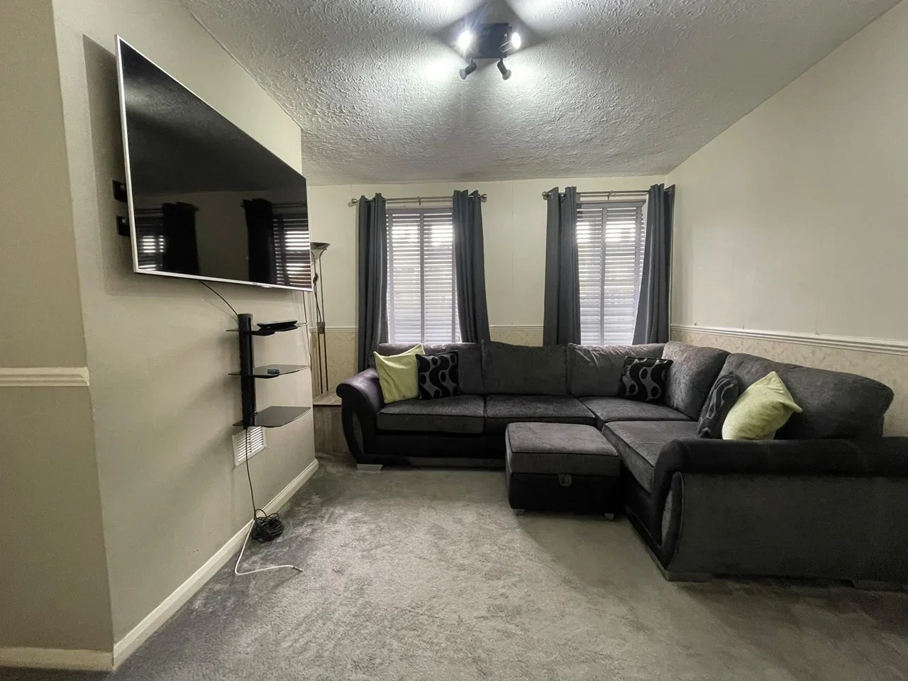 Flat Afton Drive in South Ockendon