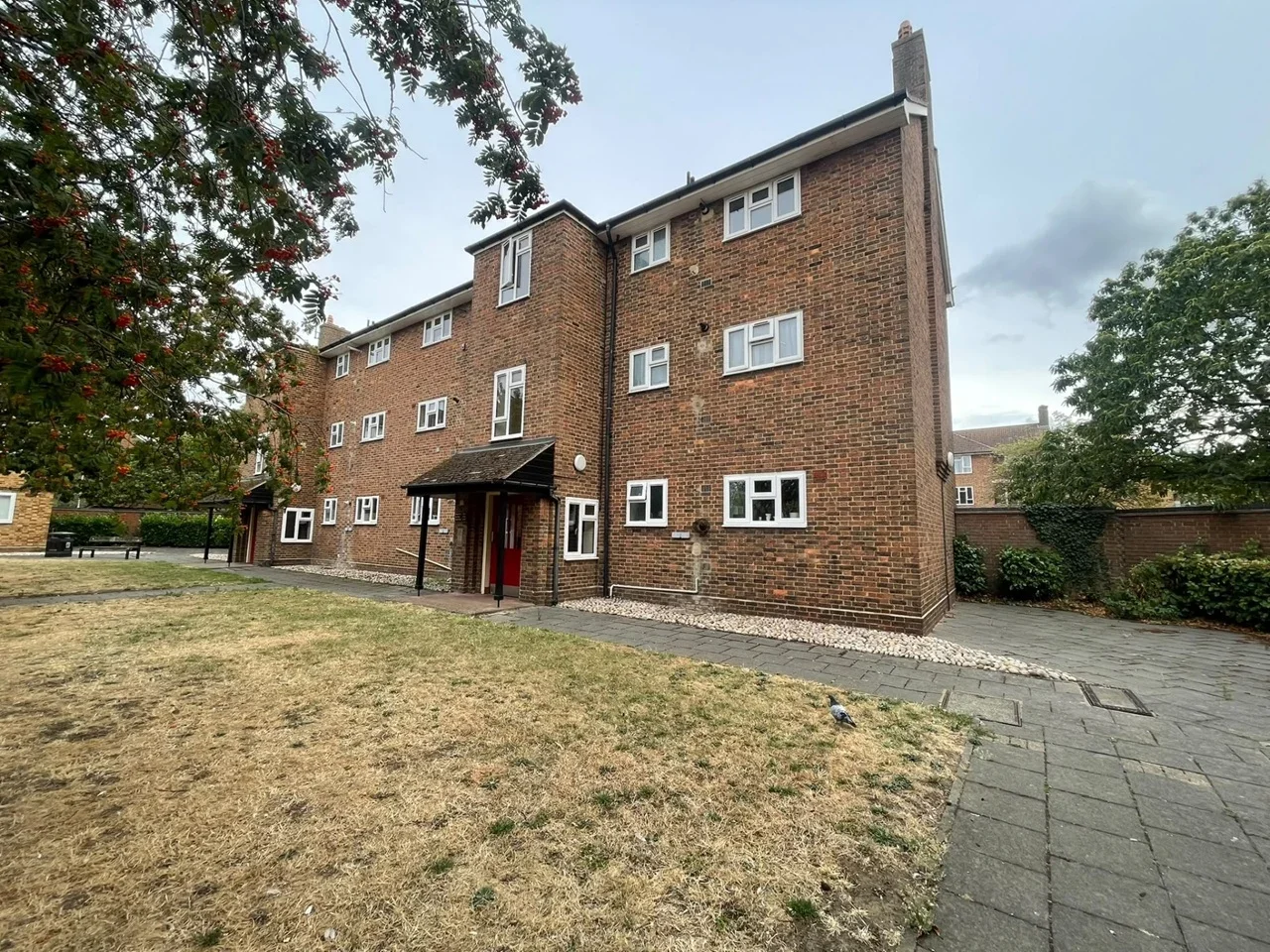 Flat Afton Drive in South Ockendon