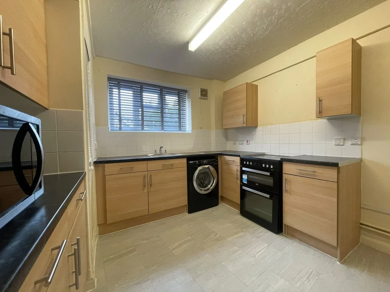 Flat Afton Drive in South Ockendon
