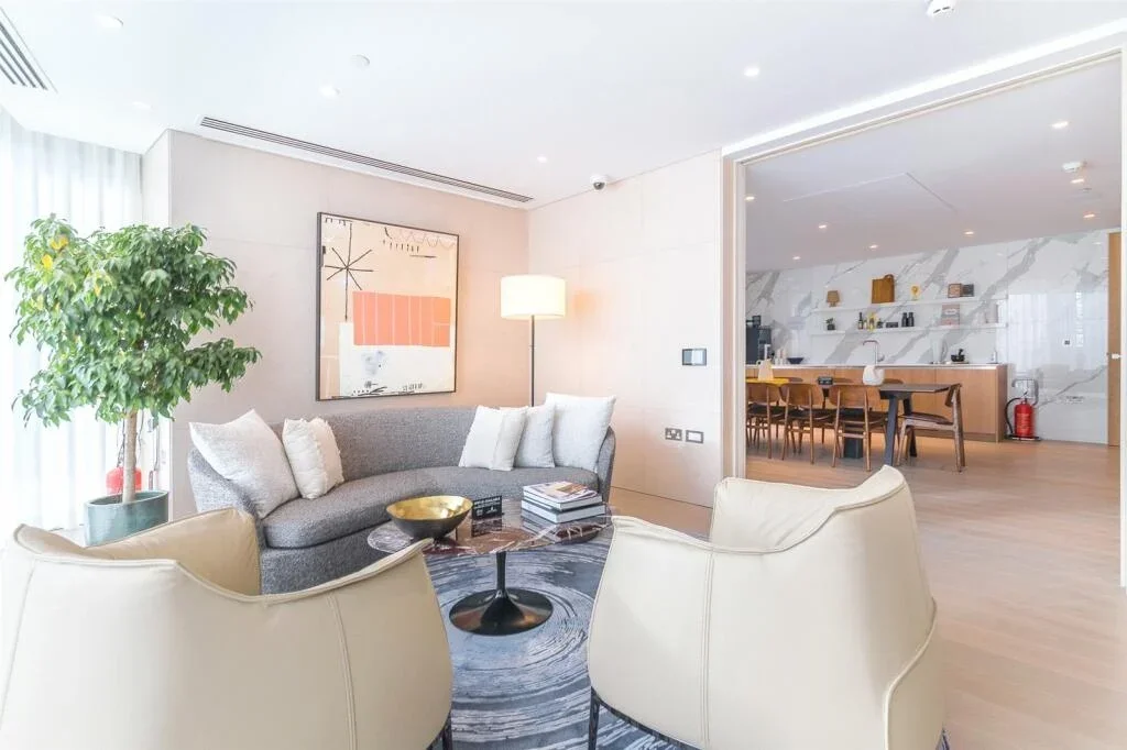 Flat Park Drive in Greater London