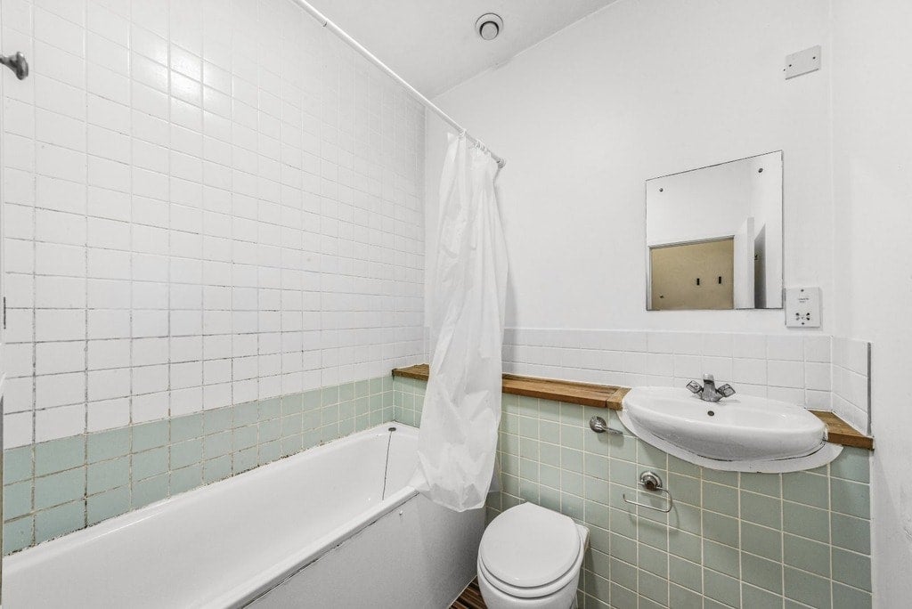 Flat Northey Street in Greater London