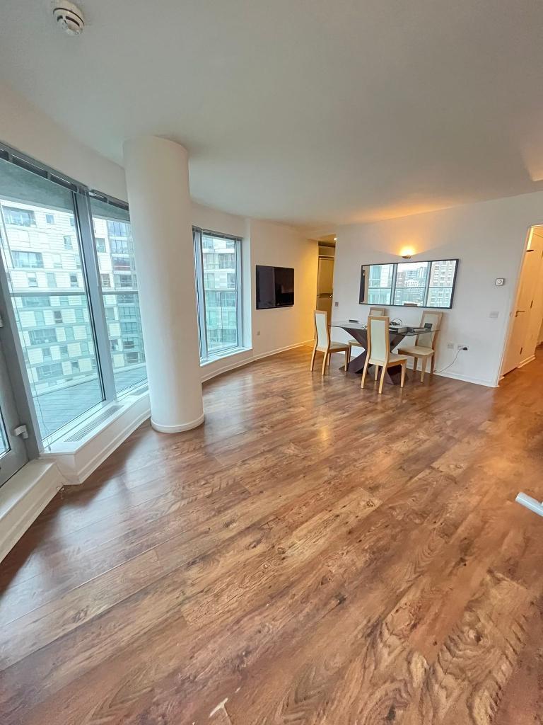Flat Biscayne Avenue in Greater London