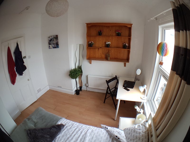 Room Fishponds Road in Bristol