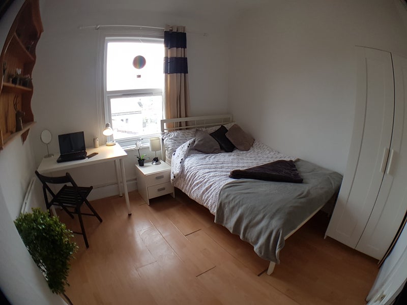 Room Fishponds Road in Bristol