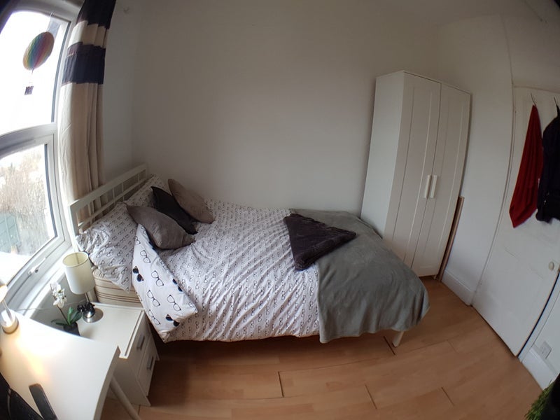 Room Fishponds Road in Bristol