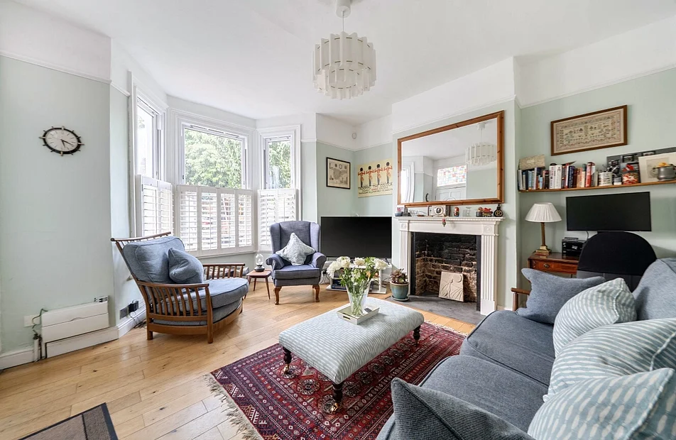 House Summerley Street in Greater London