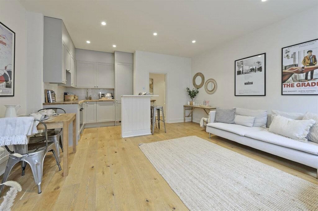 Flat Nottingham Place in City of Westminster
