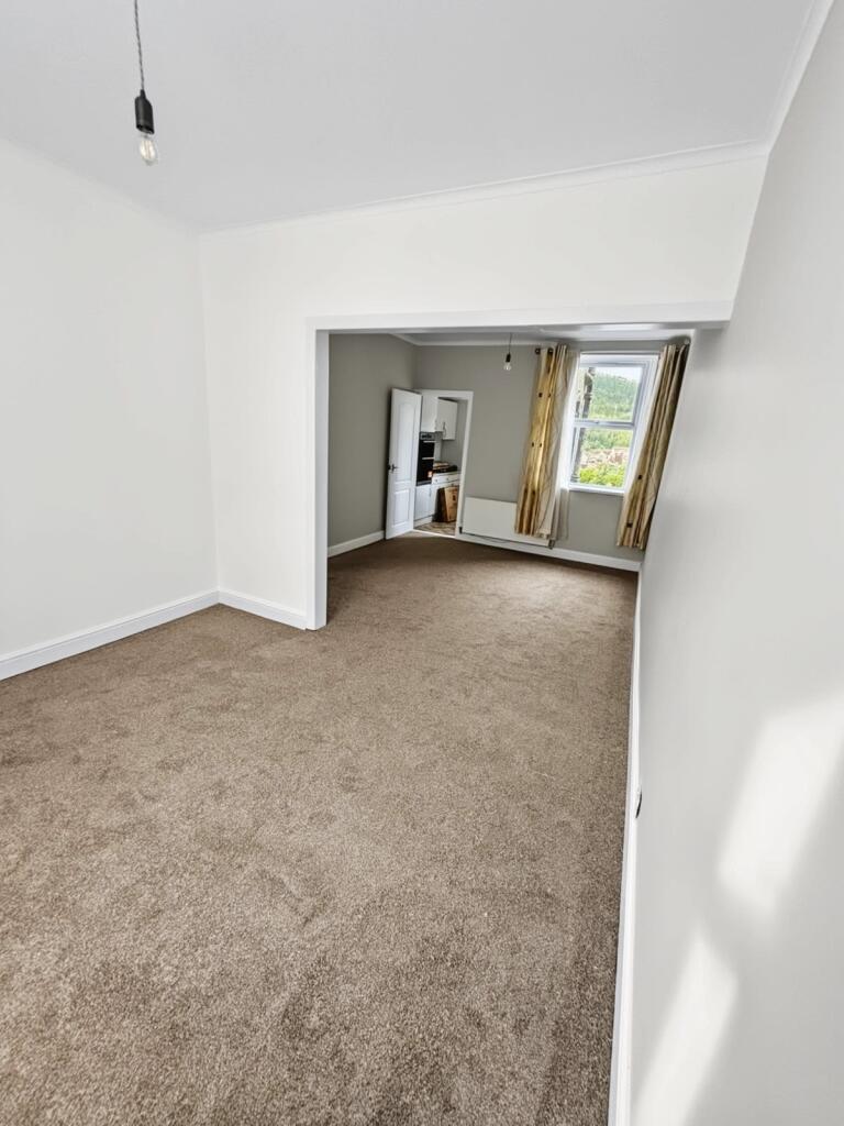 Flat Evelyn Street in Abertillery