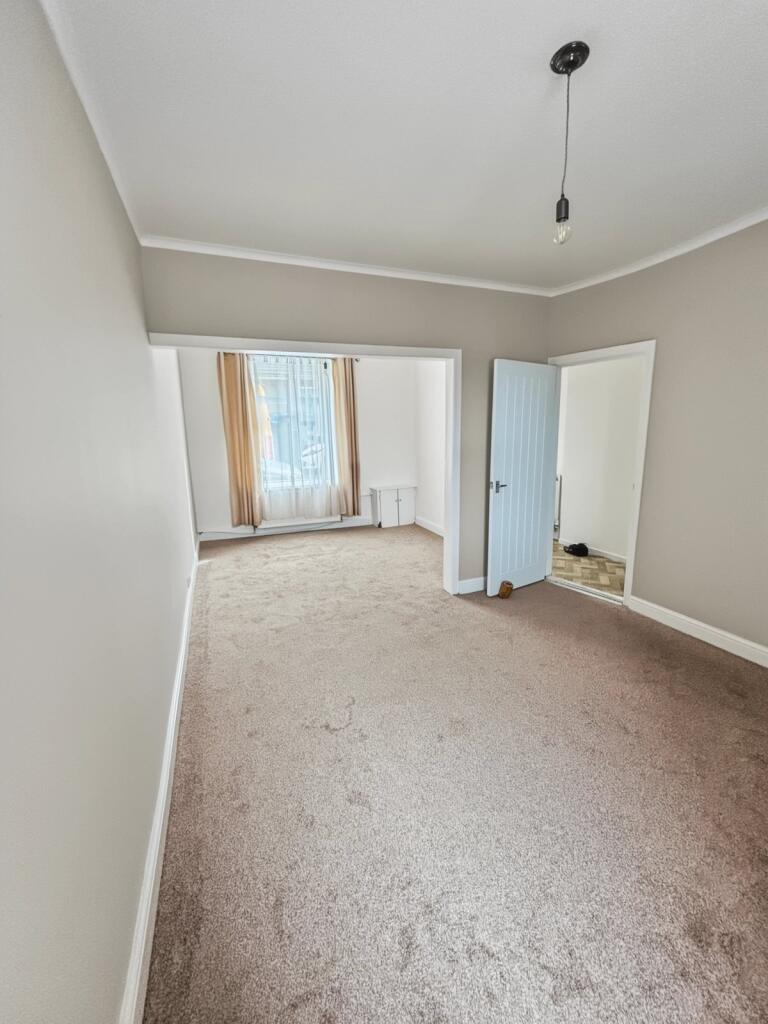 Flat Evelyn Street in Abertillery