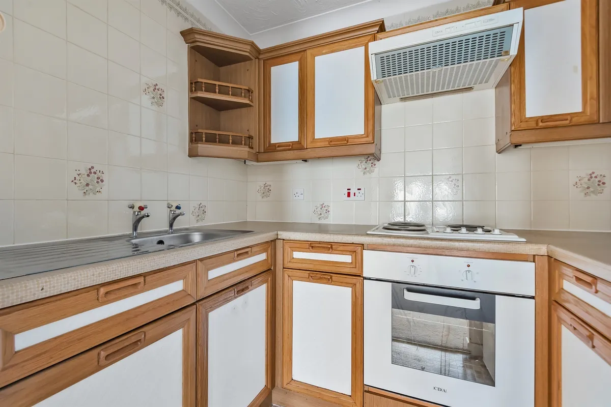Flat Mayfield Avenue in Greater London