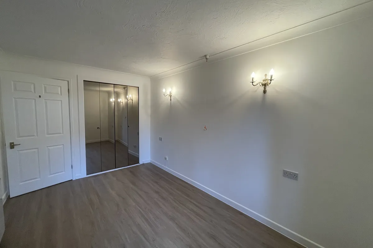 Flat Mayfield Avenue in Greater London