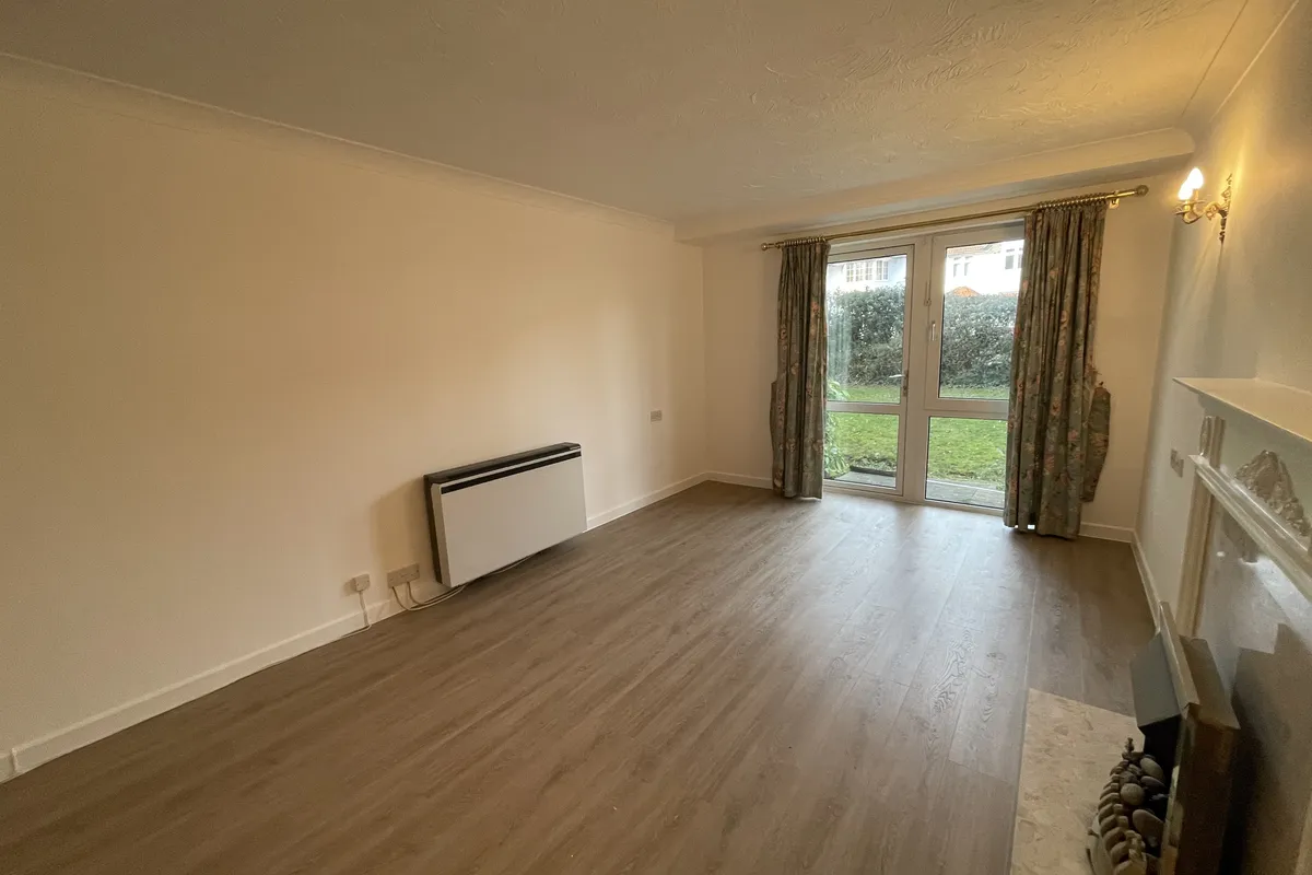 Flat Mayfield Avenue in Greater London