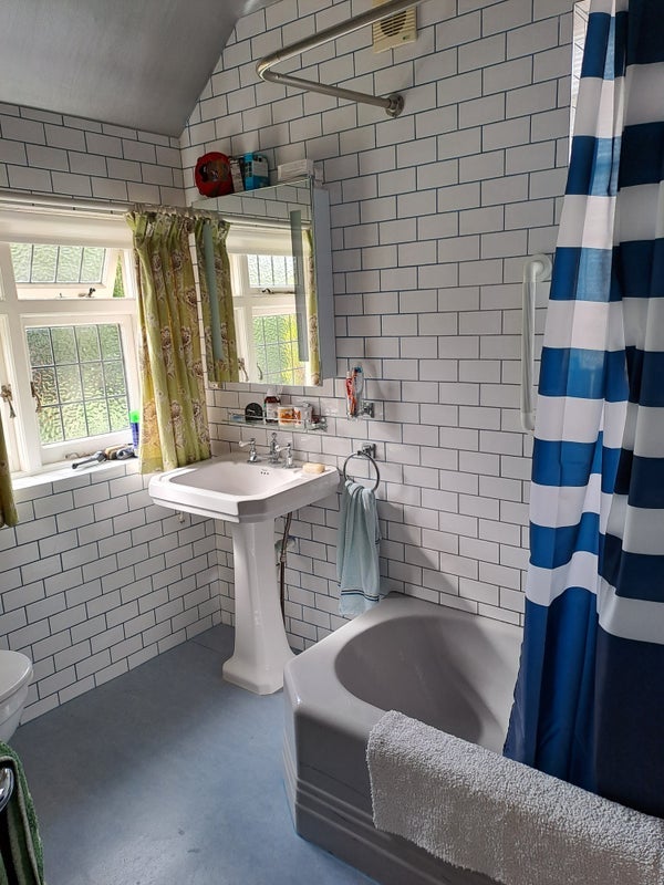 Room Cheviot Road in Greater London