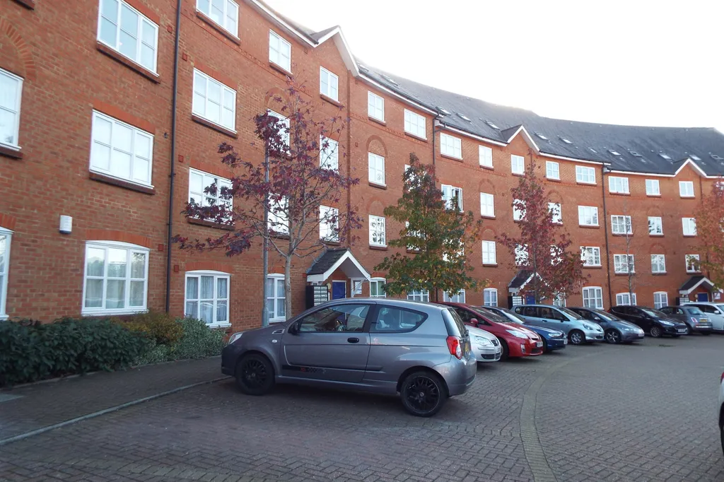 Flat Crown Quay in Bedford