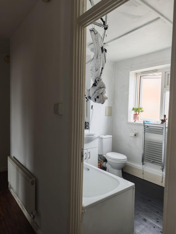 Room Trelawney Estate in Greater London