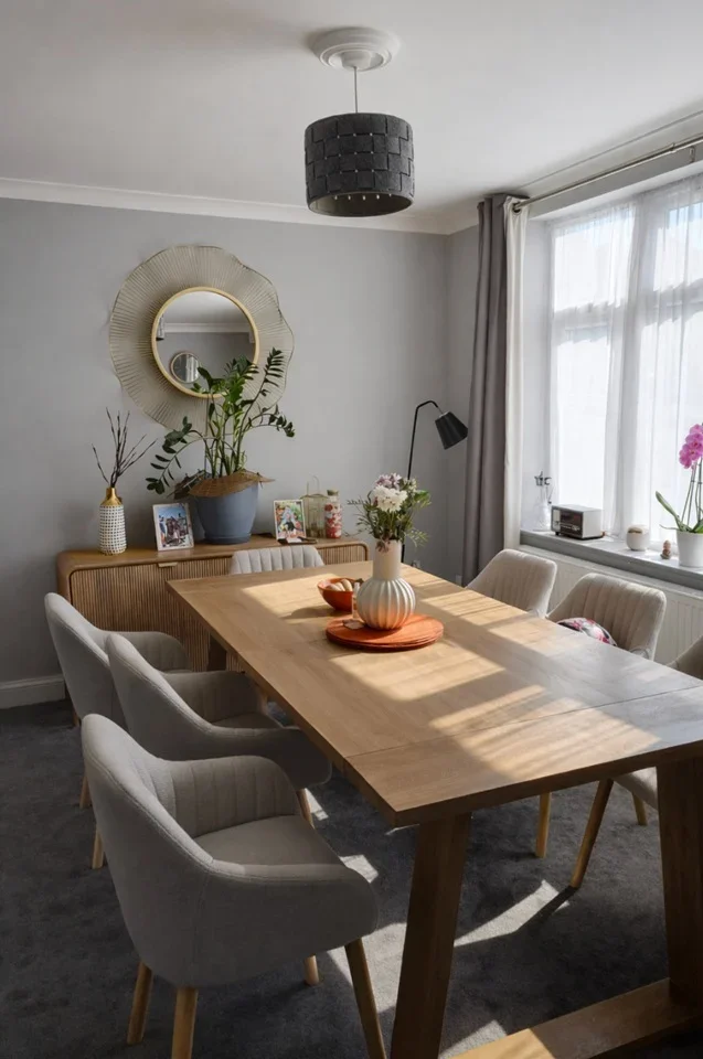 House Ravensbury Road in Greater London