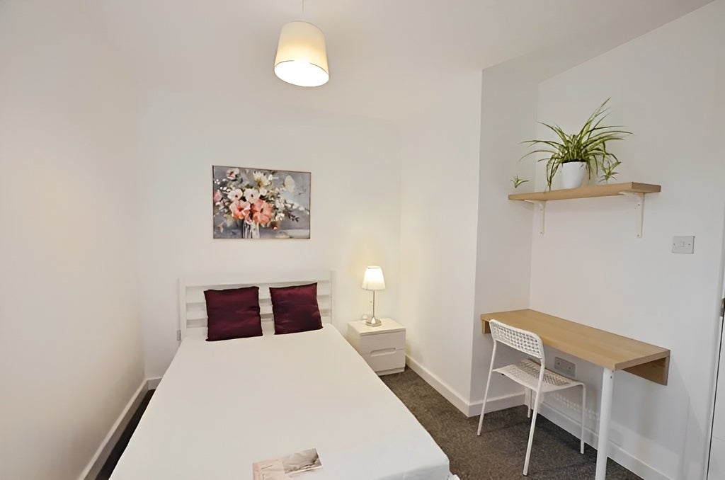 Room Vicarage Avenue in South Cambridgeshire