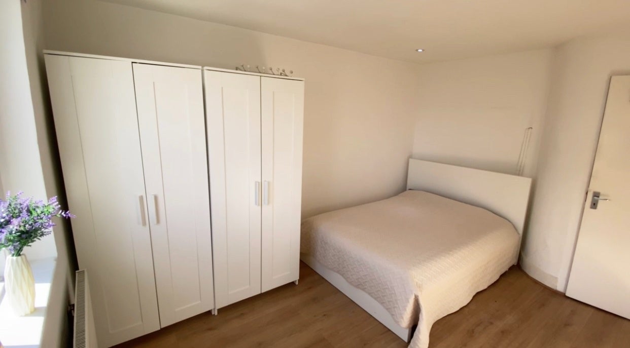Room Varna Road in Greater London