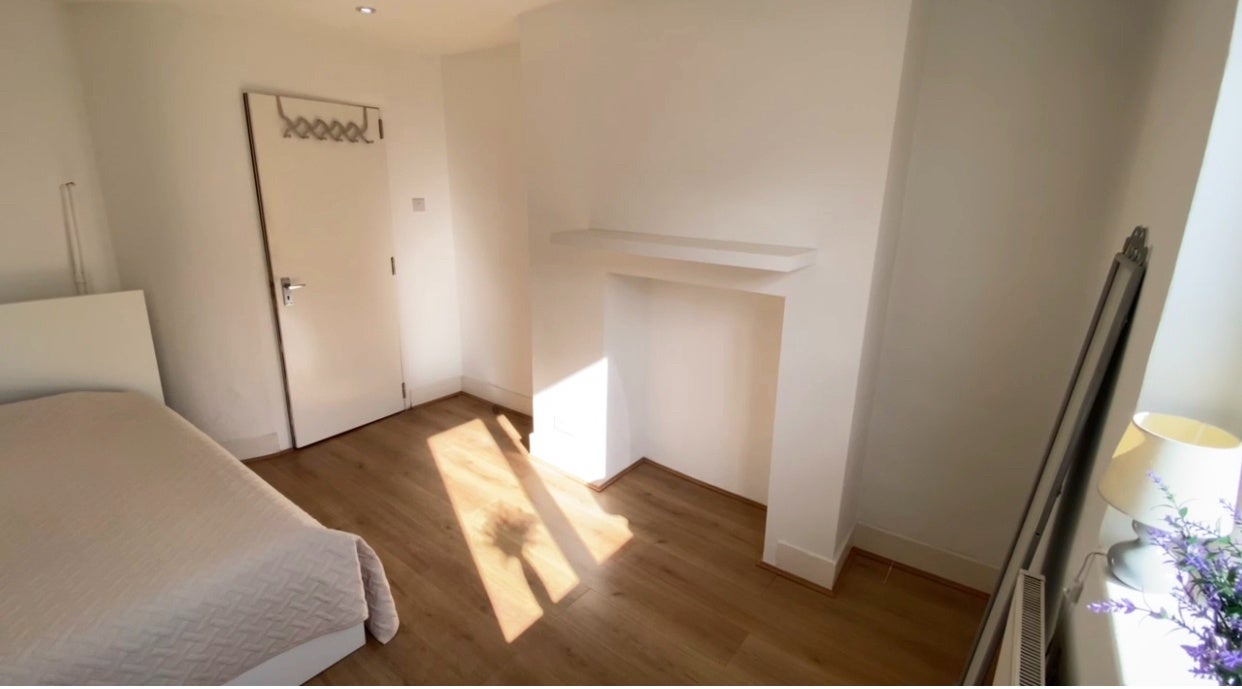 Room Varna Road in Greater London