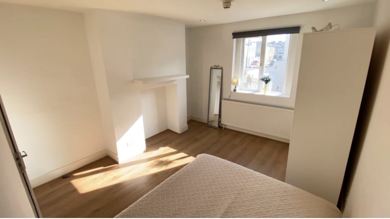 Room Varna Road in Greater London
