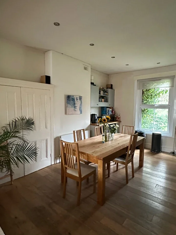 Flat Bonham Road in Greater London