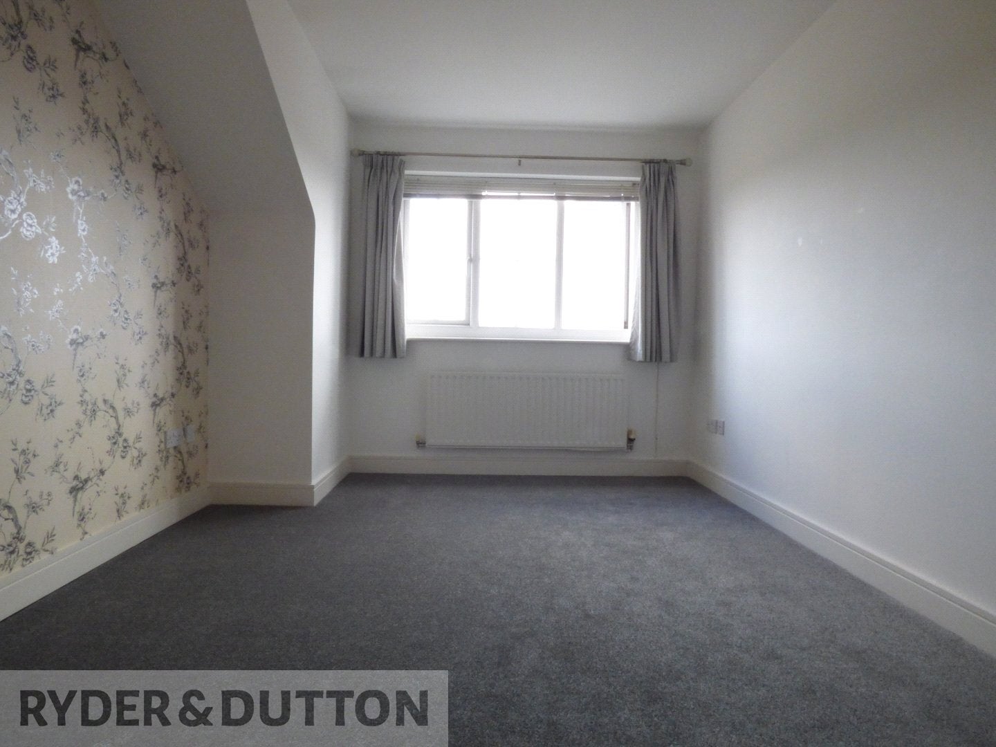 Flat Baldwins Close in Royton